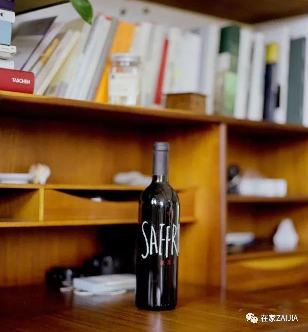 她的40㎡法租界小阁楼，浓缩了国内中古家具店之精华