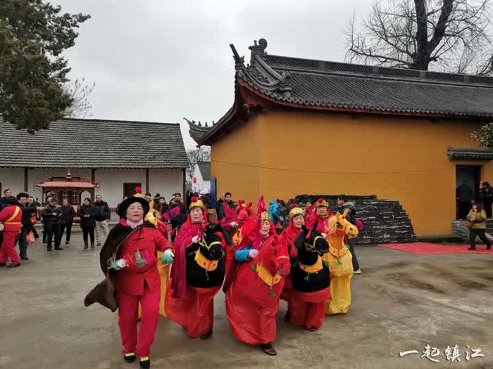 镇江新区姚桥镇华山村迎来新年第一场庙会