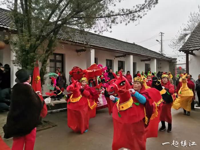 镇江新区姚桥镇华山村迎来新年第一场庙会