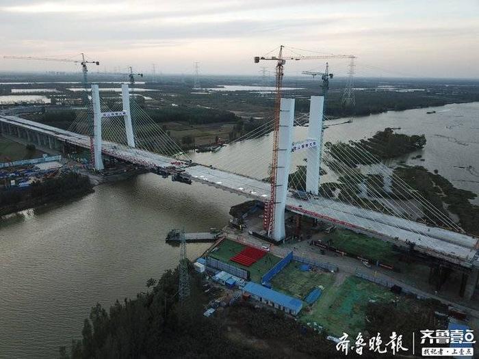 中国北方最长跨湖桥梁—枣菏高速微山湖特大桥顺利合龙