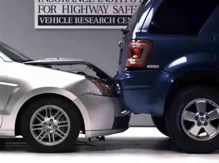 轿车事故死亡率竟是SUV的两倍！轿车真的不安全？
