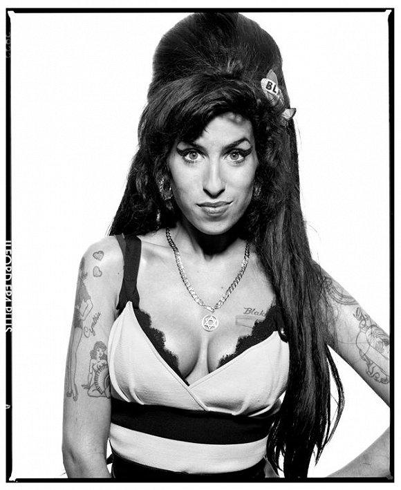 2008年Terry O‘Neill为Amy Winehouse拍摄的肖像 图片来源:Iconic Images