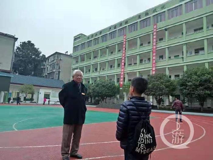 湖北一民办小学推行“三年级才上数学课”，四年后遭叫停