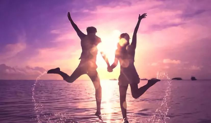 过了很久才明白，爱是相遇，不是寻找…