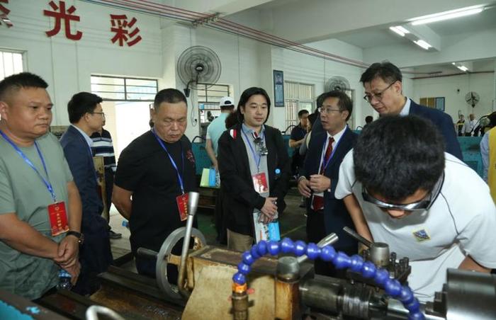 开平市政协港澳委员回乡视察 助力开平各项事业发展