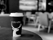 搅局者瑞幸炮轰星巴克垄断 市场人士:不排除借势营销