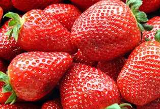 草莓和什么水果一起榨汁更好喝？