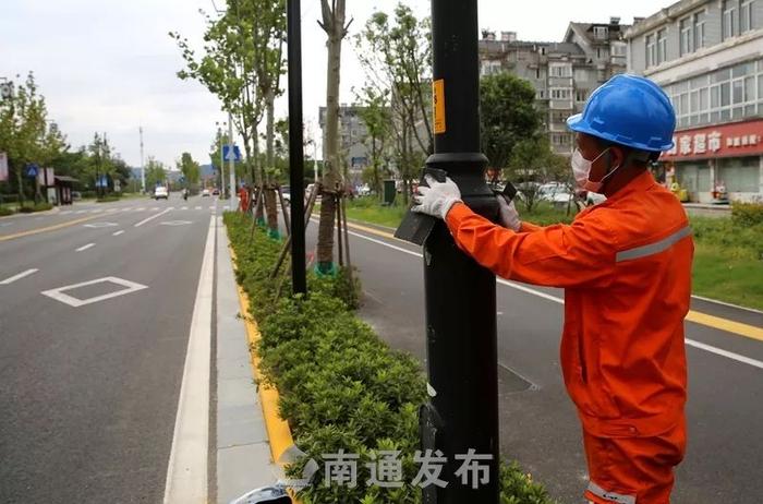 【迎接森旅节专项整治“曝光台”】路灯杆上的小广告为何屡清不止？