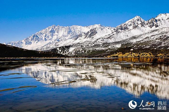 赏雪泡温泉 四川甘孜州推出史上最强冬春游行动和优惠政策