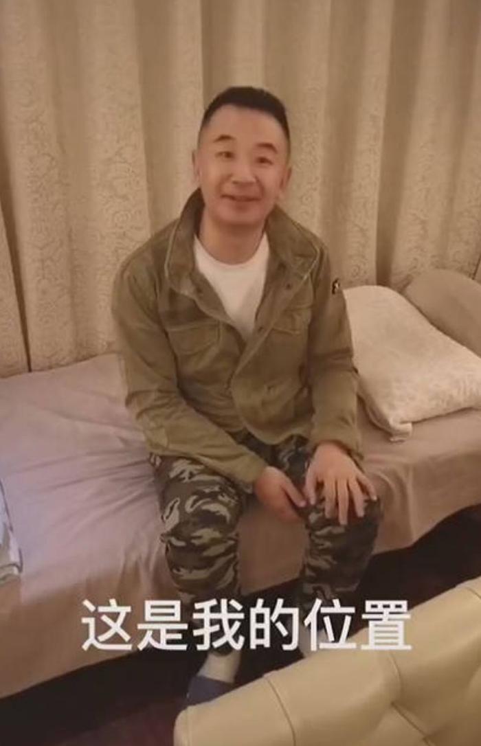 黄海波被曝靠父亲养老金生活，明星就不能去打工吗？