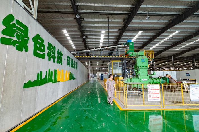 四川华磷科技厂区绿色生产车间 廖志全 摄此前,德阳市出台了《关于加快