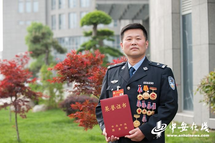 【中国梦 劳动美】从警14年抓捕千余人 他将群众安宁当成奋斗终生的事业
