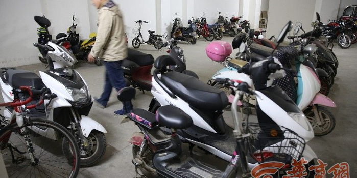 疑电动车充电又出事 西安沙井村深夜起火一死