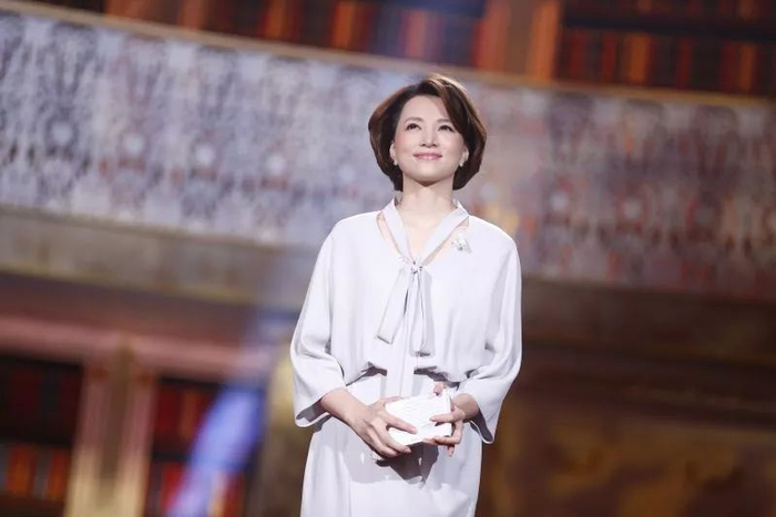 女人读什么书提升自己_提升女性魅力_读书改变容颜