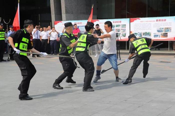 华强北万人义警巡逻暨百日攻坚反恐誓师大会今日举行