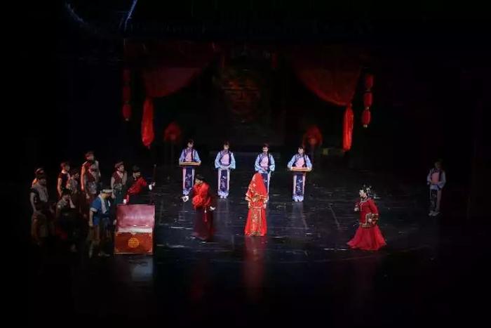 四川自贡带来大型民族歌剧《盐神》在北京上演，感人至深的盐都故事“有盐有味”