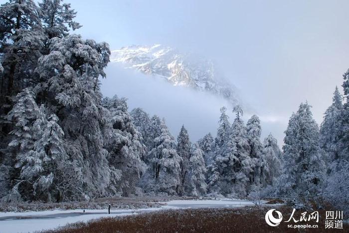 赏雪泡温泉 四川甘孜州推出史上最强冬春游行动和优惠政策