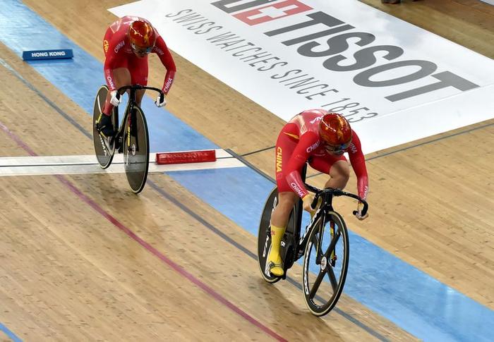 场地自行车世界杯香港站揭幕  钟天使率中国队夺女子团体竞速赛银牌