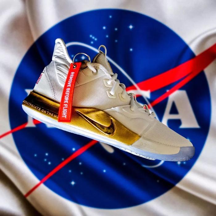 晒鞋 | Nike红稻草Supreme喷泡魅力无限！Nike PG3 NASA“白金宇航员”