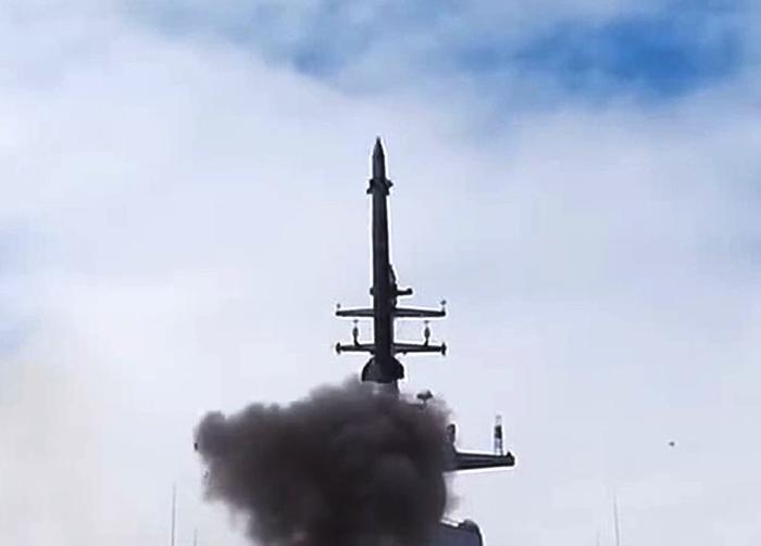 9M96系列导弹采用典型的冷发射,支持每秒1发的发射速度。