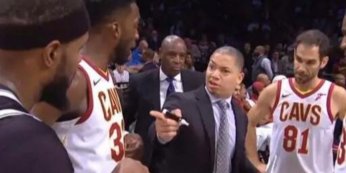 nba 偷听战术gif,nba偷听战术搞笑