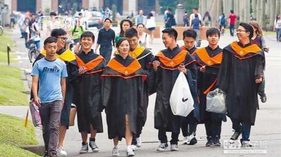 五成台湾青年愿来大陆发展 学历越高越爱大陆