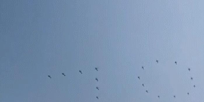 国庆大阅兵演练空中方阵亮相北京天空 网友越发期待