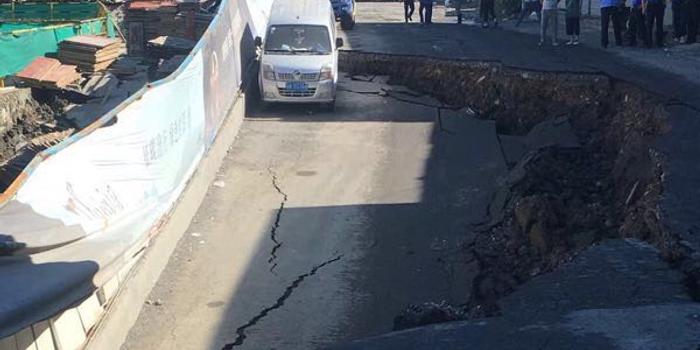 碧桂园杭州一住宅项目工地发生路面塌陷,原因