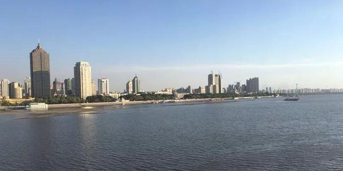黑龙江省部分地区旱情缓解,松花江哈尔滨段水