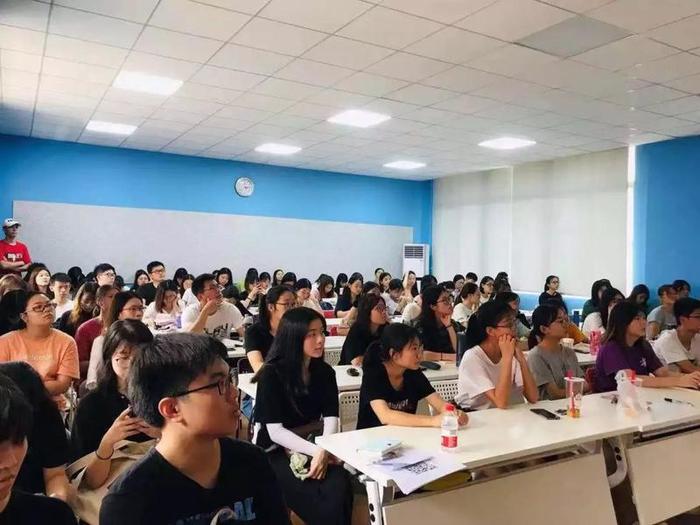 广东财经大学华商学院X琥珀教育丨英国留学系列讲座迎新生周专场开始啦！