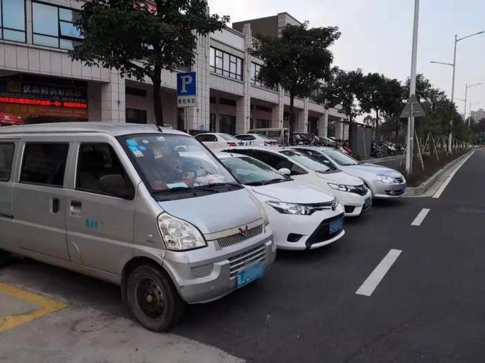 注意！星汇名庭小区周边道路、康福路、丰泽路严禁停车！看看整治前后对比……