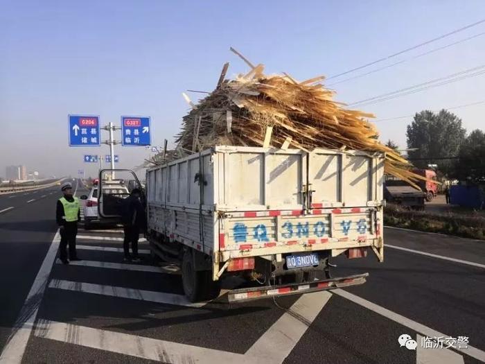 临沂交警持续开展专项行动 严厉打击超限超载货车