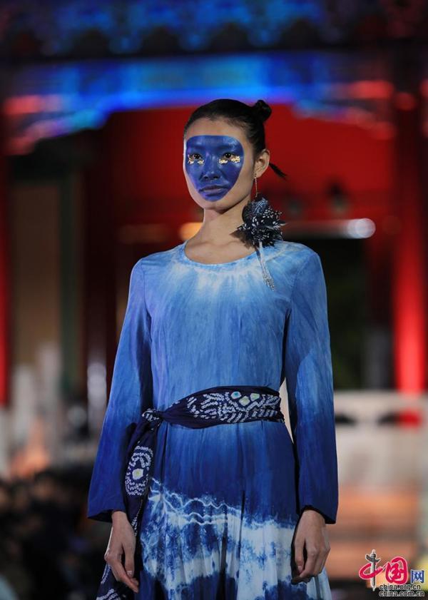 青出于蓝“锦绣中华-中国非物质文化遗产服饰秀”点亮北京中轴线「组图」