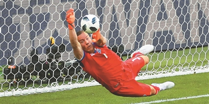 冰岛队无业余球员 导演型门将不罕见