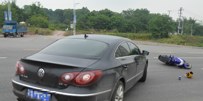 七旬老婆婆驾驶机动车掉头 撞上直行二轮电动车