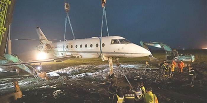 扬泰机场成功处置 飞机滑出跑道事件