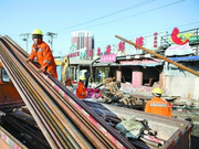 北京西城广外和丰台太平桥两街道跨区联手拆除18年违建