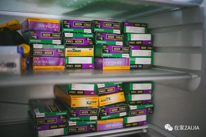 她的40㎡法租界小阁楼，浓缩了国内中古家具店之精华