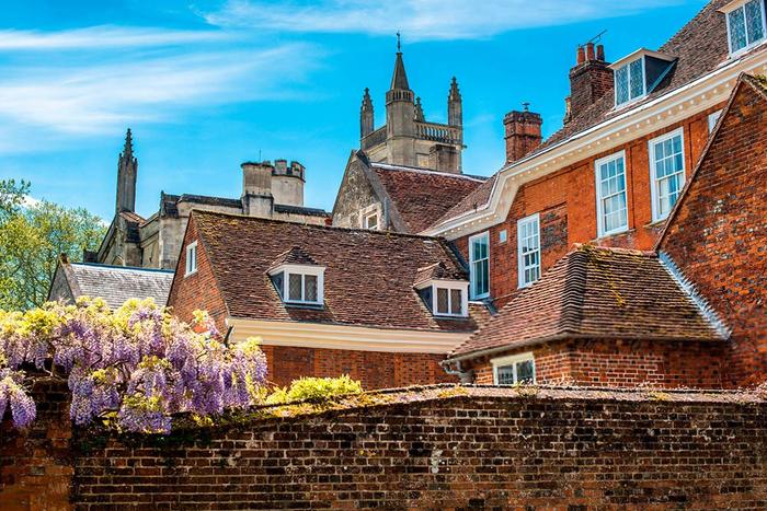 英国温切斯特公学(Winchester College)。
