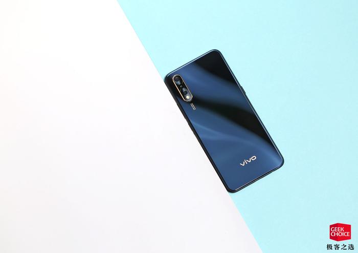 图赏丨vivo Z5 极速幻影版：依旧 1598 元起售，外观可选项更多了