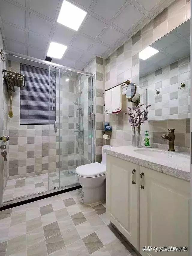 卫生间就这样装非常漂亮，洗澡也方便，一天连洗三次都不过瘾！