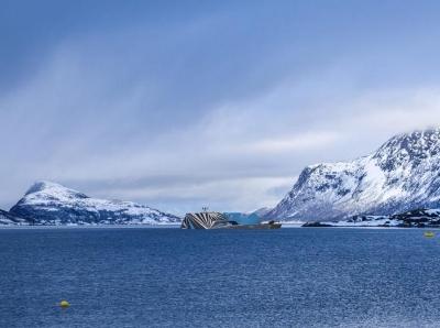 北极超级游艇外形似冰山 配备天文台和游泳池