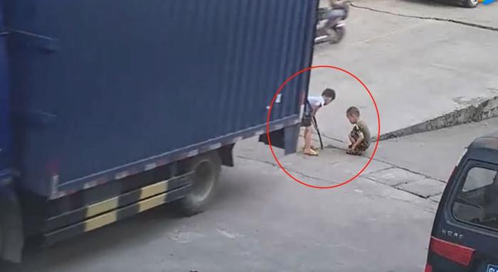 痛心！广东男童被货车倒车碾压……这些知识要反复讲给孩子听