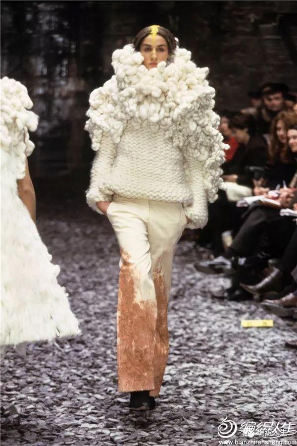 T台编织大赏！英国奢侈品牌Alexander McQueen，带你看不一样的精彩编织！