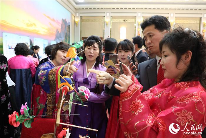 2019年“平壤欢乐春节”之大同江春节庙会举行