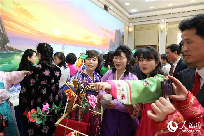 2019年“平壤欢乐春节”之大同江春节庙会举行