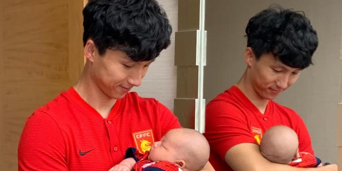 为孩子被打视频心痛,尹鸿博:天理难容,良心去了大全视频吐酒图片