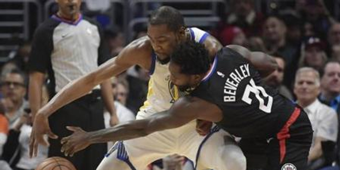 杜兰特与贝弗利连吃两次技术犯规,双双被驱逐