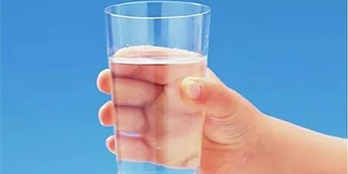 【姿势】55℃蜂蜜水、85℃茶水…喝水你得讲