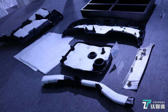 试驾长安欧尚X7：配备5G智能车机芯片、人脸识别模块，现场拆车验品质